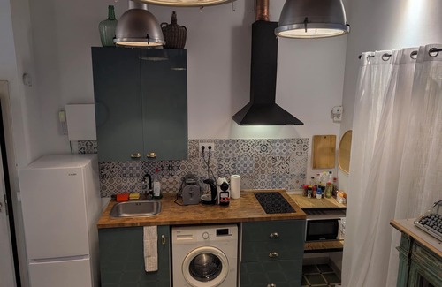 Sant Adria de Besos Appartement | 1920 Studio3 WiFi, AC, Kitchen, Bathroom, TV, Washing Machine, Nespresso MicroWa