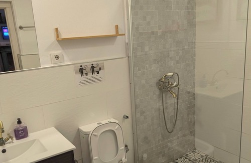 Sant Adria de Besos Appartement | 1920 Studio3 WiFi, AC, Kitchen, Bathroom, TV, Washing Machine, Nespresso MicroWa