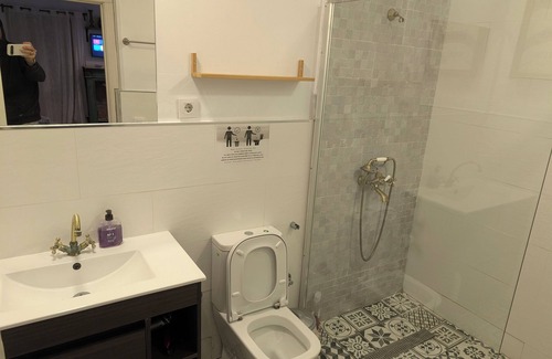 Sant Adria de Besos Appartement | 1920 Studio3 WiFi, AC, Kitchen, Bathroom, TV, Washing Machine, Nespresso MicroWa