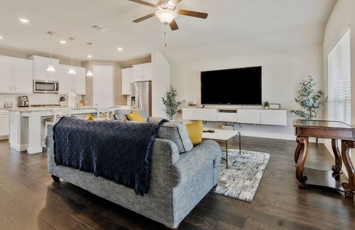 Fort Worth Maison | 3/2 | Short Drive to Stockyards| Patio | BBQ grill