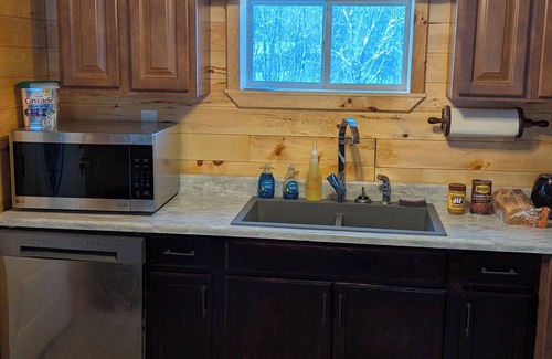 South Rutland Maison | New Tug Hill 3 bedroom house on C5a snowmobile trail with wifi 36 inch base snow