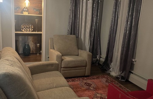 Norwichtown Maison | 3.3miles to Mohegan Sun, Barn style house. Newly renovated