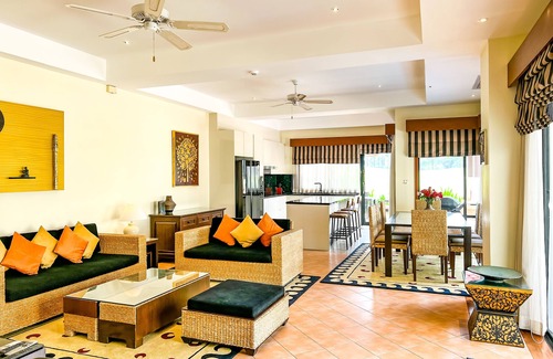 Laguna Villa | 3-4BR Laguna Golf Course Villa with Pool & Jacuzzi