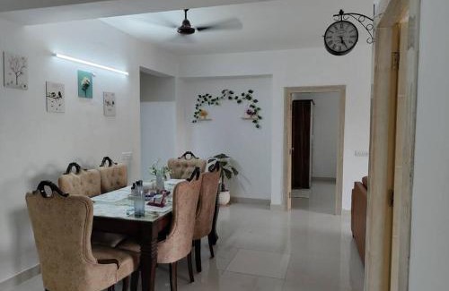 Greater Noida Appartement | 3.5 BHK spacious Flat near Gaur City Noida