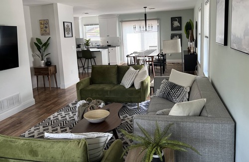 Keansburg Maison | 3.5 blocks to beach Heated pool and spa Great for families and kids Sleeps 15