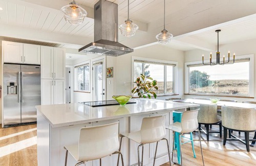 Warrenton Maison | 3-Acre Oceanfront Home Game Room and Fire Pit!