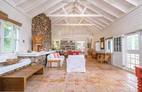 Frigate Bay Maison | 3 and a Half Seasons