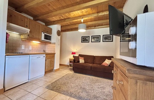 Le Cornix Appartement | 3* Apartment for 5 in Quiet Area, Near Slopes – South Facing with Private Parking