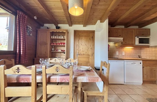 Le Cornix Appartement | 3* Apartment for 5 in Quiet Area, Near Slopes – South Facing with Private Parking