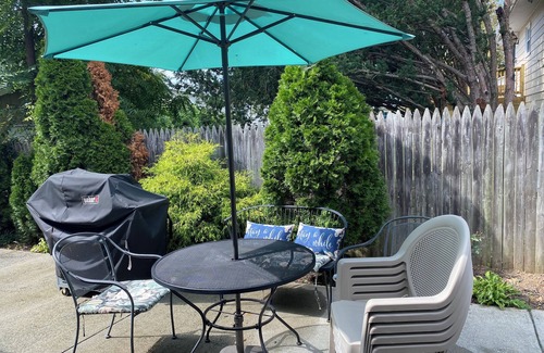 Silver Spring Maison | 3-B rooms 5 beds & 2 BR Spacious House 1 mile from downtown with 2 free parking.