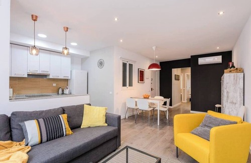 Collblanc y La Torrassa Appartement | This apartment is a 3 bedroom(s), 1 bathrooms, located in L'Hospitalet de Llobregat, Catalunya.