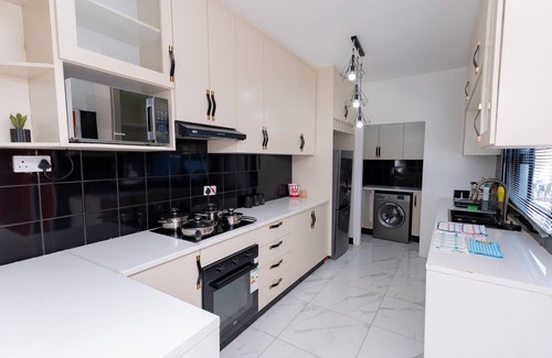 Gaborone Maison | 3 Bd Home with Pool, Fast Wi-Fi, Free Parking, 24/7 Security, Near CBD & Airport
