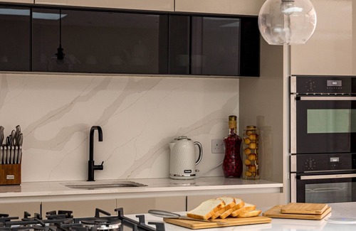 Kilburn Maison | 3-BDR Stunning LUX Villa & Parking Central London