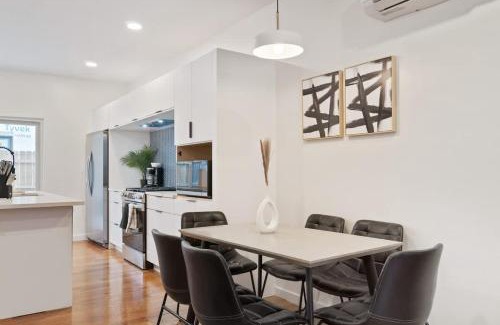 Central Northside Maison | 3 BDRM 2 and a Half Bath - House Private Yard Duplex