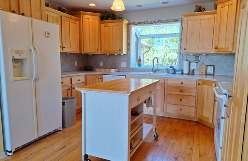 Martell Maison | 3 Bdrm Acreage W/Panoramic View!