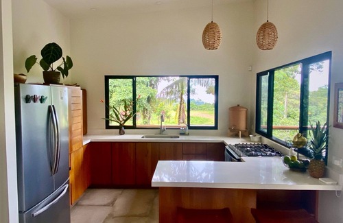 Dominicalito Maison | Charming 2-bdrm in Dominical, walking distance waterfalls, the beach, yoga, cafe