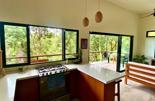 Dominicalito Maison | Charming 2-bdrm in Dominical, walking distance waterfalls, the beach, yoga, cafe