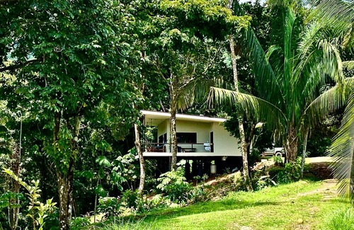 Dominicalito Maison | Charming 2-bdrm in Dominical, walking distance waterfalls, the beach, yoga, cafe