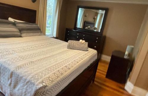 Niagara Falls Maison | 3 bdrm Niagara Falls Home Air Conditioning Hot Tub Parking