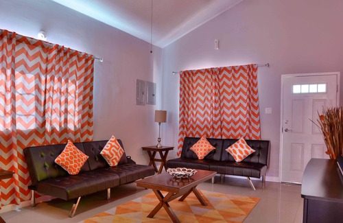 Kingston Maison | 3 BDR * Piscine * Gated * A / C * Familial * Villa TMV