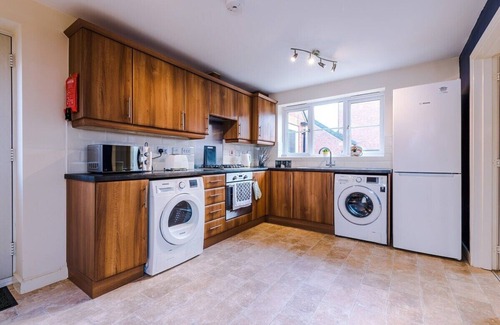 Burton on Trent Maison | 3 Bed+2.5 Bath|Contractors + Groups| Free Parking!