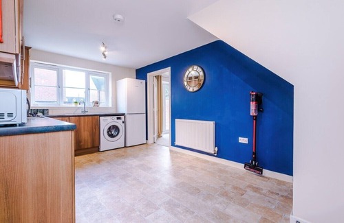Burton on Trent Maison | 3 Bed+2.5 Bath|Contractors + Groups| Free Parking!
