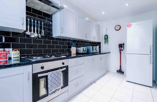 Tipton Maison | 3 Bed+2 Bath | Contractors + Groups |Free Parking!