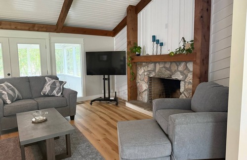 Valdosta Maison | 3 bed/2 bath home minutes from I-75 and Wild Adventures; WiFi, laundry, kitchen