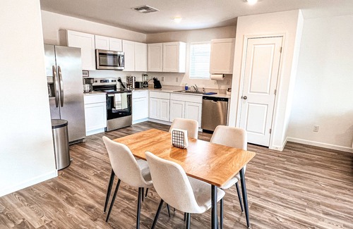 Casa Grande Maison | 3 bed 2 bath home with all essentials included plus pet friendly!