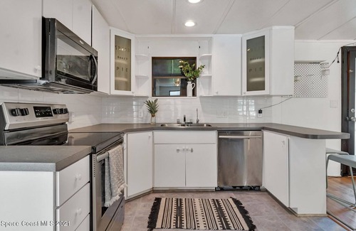 Cocoa Maison | 3 bed / 2 bath house with tropical backyard, pool, fenced yard, hammock