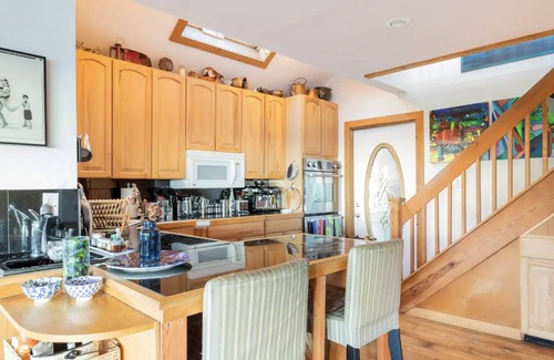 Rocky Point Chalet De Ski | 3 bed, 3 full bath, beachfront, AMAZING views, fireplace