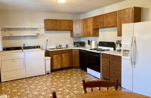 Bloomington Maison | 3-Bed Home In A Quiet And Secure Neighborhood