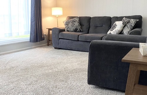 Bloomington Maison | 3-Bed Home In A Quiet And Secure Neighborhood