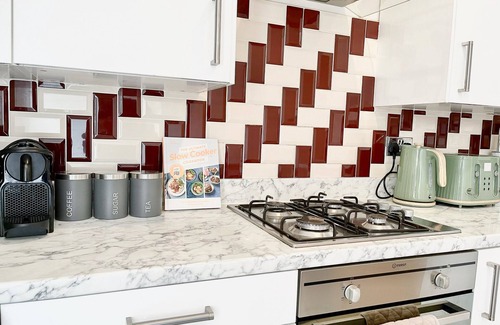 Loxford Maison | Cosy 3-BR house w. free parking & garden in Ilford