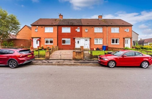 Larkhall Maison | 3 bed house in Larkhall with private driveway