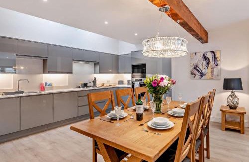 Alne Maison | 3 Bed in Tollerton 93897