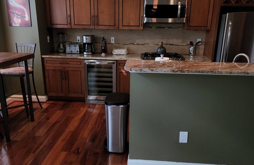 Forest Glen Maison | 3 bed twnhome 3 blocks to metro & 495 Hwy w/Garage
