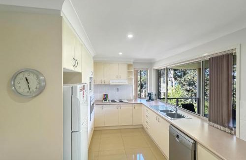 North Batemans Bay Appartement | 3 Bed Unit Amongst the Treetops in Batemans Bay