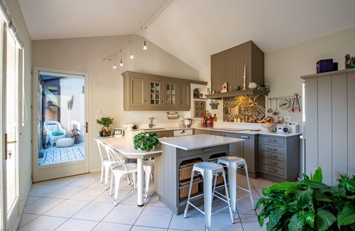 Maubec Villa | Villa de 3 chambres, piscine chauffée, climatisation, à proximité du village