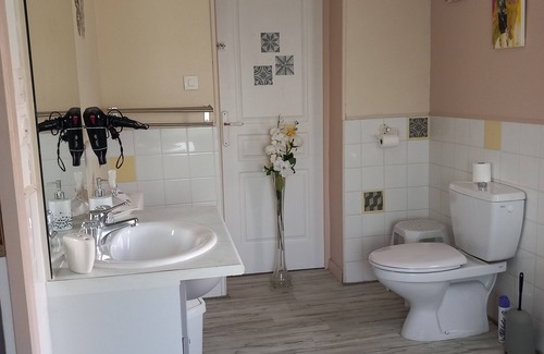 Saint-Laurent-des-Vignes Maison | 3-bedroom air-conditioned house with TV and 3 private bathrooms
