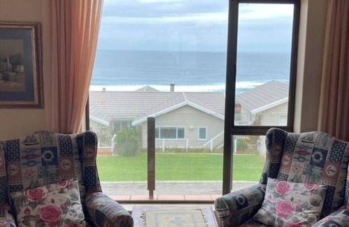 Glentana Maison | 3-Bedr Holiday Home, 5-min Walk to Beach, Seaview!