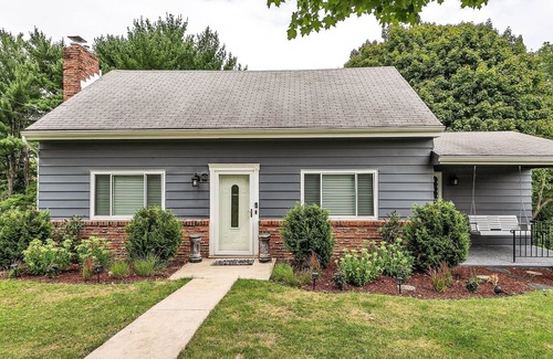 Murrysville Maison | 3 bedroom 2.5 bath with game room. 19 miles from Pittsburgh