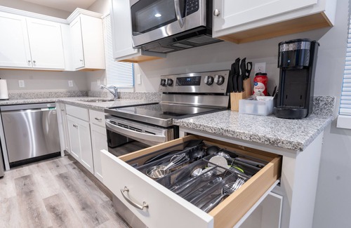 Farmington Hills Maison | 3 Bedroom 2 Bath House in Farmington Hills