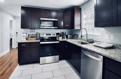 Upper South Providence Appartement | 3 Bedroom 2 bath cozy apartment — Just 5 minutes from Downtown!