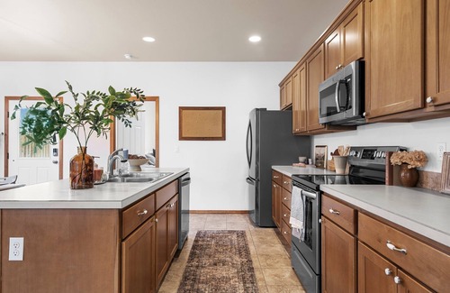 Tri-Cities Maison | 3 bedroom, 2 bath with fire pit and game room