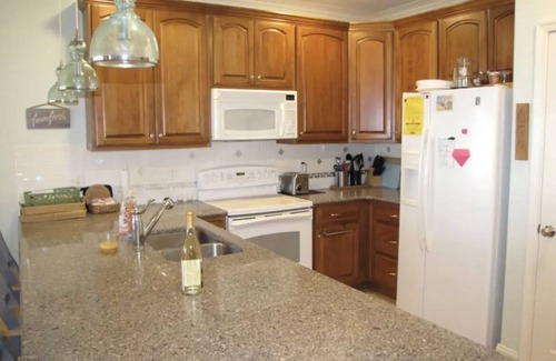 Lewes Copropriété | 3 Bedroom, 2 Bathroom Lewes Condo with Pool: Walking distance to Nassau Vineyard