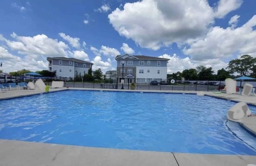 Lewes Copropriété | 3 Bedroom, 2 Bathroom Lewes Condo with Pool: Walking distance to Nassau Vineyard