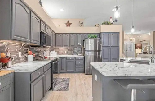 Lady Lake Maison | 3 Bedroom 2 Bathroom sleeps 6 and includes golf cart - close to town squares