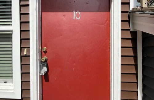 Blacksburg Appartement | 3-bedroom, 2 Story apartment in the heart of Hokie Nation!
