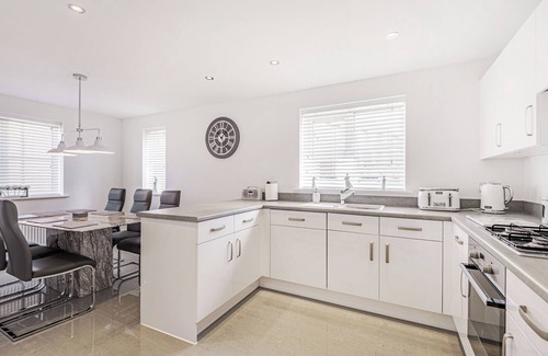 North Walsham Cottage | Roma is ideally located for you to explore the North Norfolk coast as well as the Norfolk Broads.